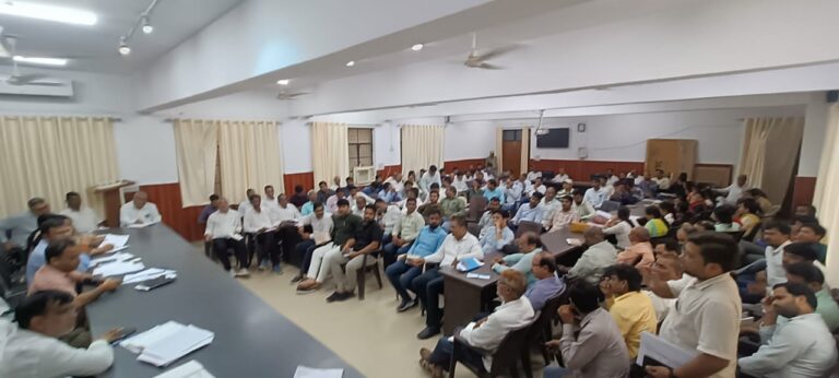 एसडीएम सदर ने लेखपालों को दिए सख्त निर्देश