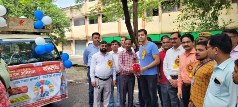 सीडीओ प्रत्यूष पाण्डेय ने रविंद्र किशोर शाही स्टेडियम से विशेष संचारी रोग नियंत्रण अभियान का शुभारंभ