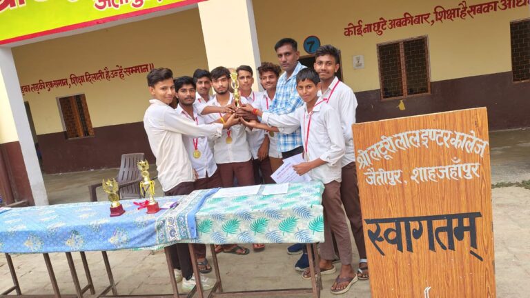 लटूरी लाल इंटर कॉलेज में छात्रों ने दिखाया वॉलीबॉल का दमखम, सीनियर टीम बनी विजेता