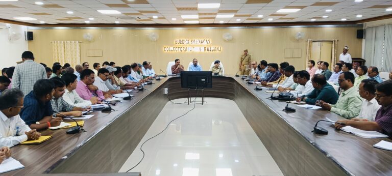 डीएम ने पीसीएस परीक्षा 2025 की तैयारियों का लिया जायजा, शांतिपूर्ण और पारदर्शी आयोजन के दिए सख्त निर्देश