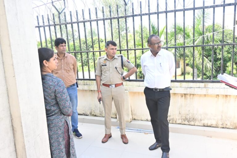 वन स्टॉप सेंटर का डीएम व एसपी ने किया औचक निरीक्षण