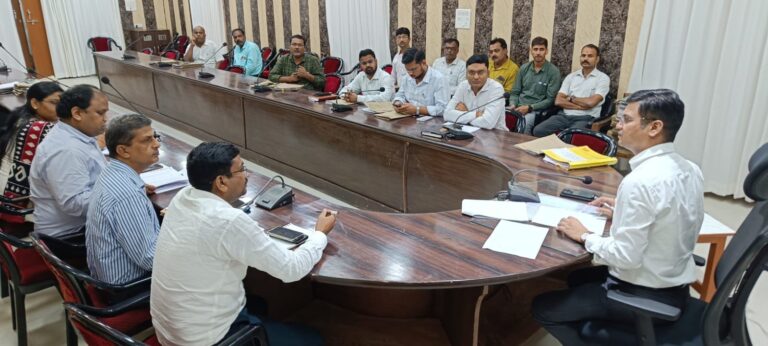 किसान दुर्घटना बीमा की समीक्षा बैठक में सख्त निर्देश