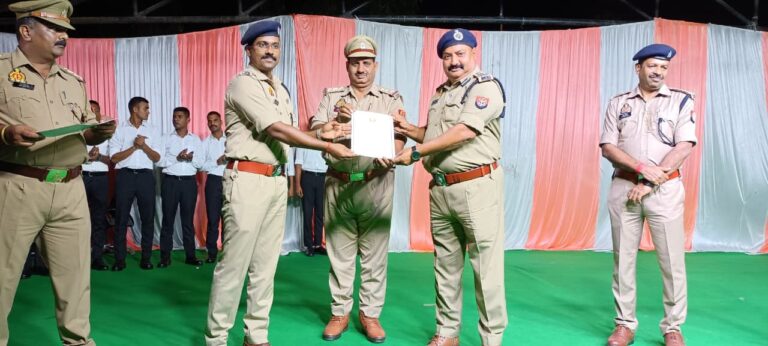 बकरीद, दुर्गा पूजा और दशहरा को सकुशल सम्पन्न कराने पर डीआईजी और एसपी ने कोपागंज थाना प्रभारी रविंद्र नाथ राय को किया सम्मानित