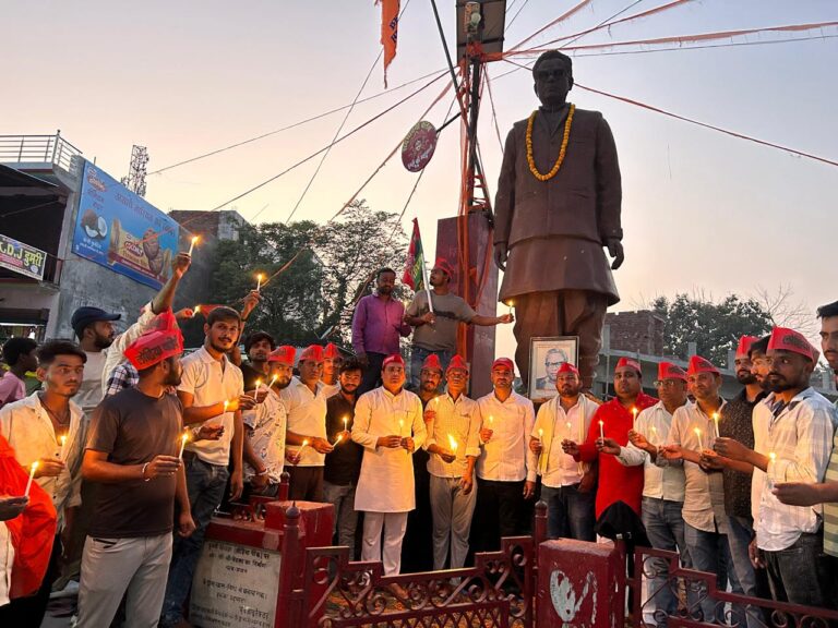 युवा सपाइयों ने डॉ. लोहिया को किया नमन