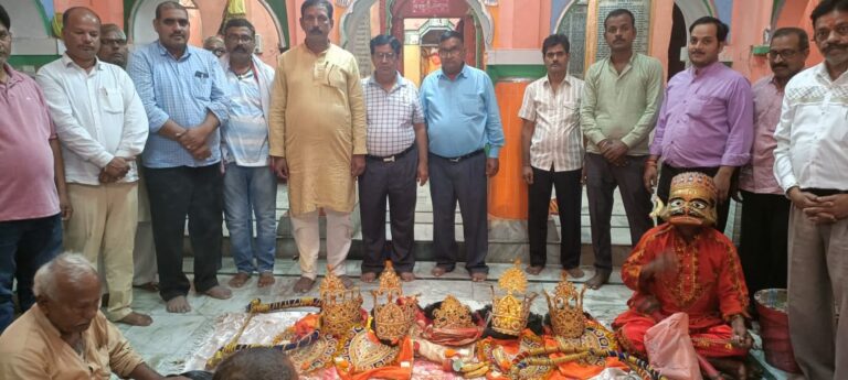 रामलीला में किरदार निभाने वाले ब्राह्मण कुमारों को भावभीनी विदाई, हनुमान मंदिर में हुआ पूजन व भंडारा