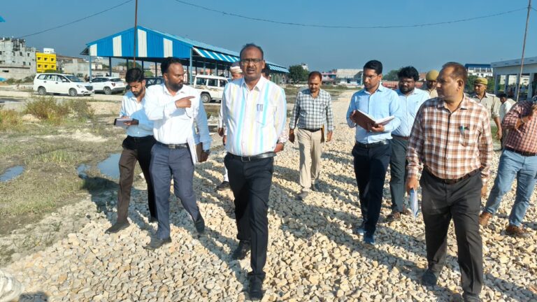 जिलाधिकारी ने परतावल उपमंडी निर्माण स्थल का निरीक्षण किया