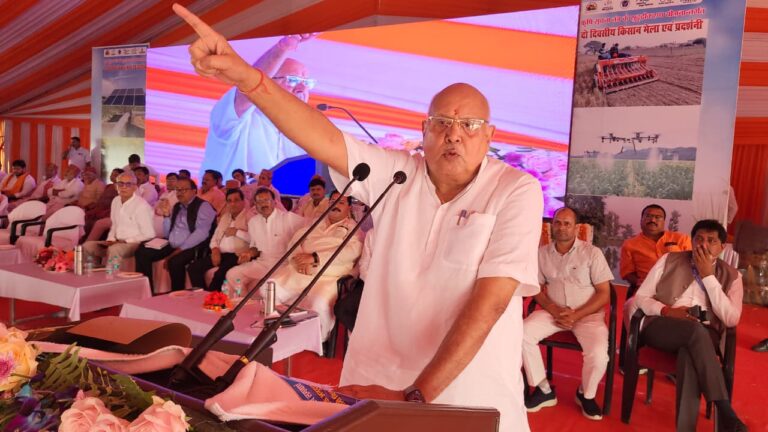 स्व० रवीन्द्र किशोर शाही की 43वीं पुण्य स्मृति पर दो दिवसीय विशाल किसान मेला एवं स्वास्थ्य शिविर का हुआ भव्य आयोजन