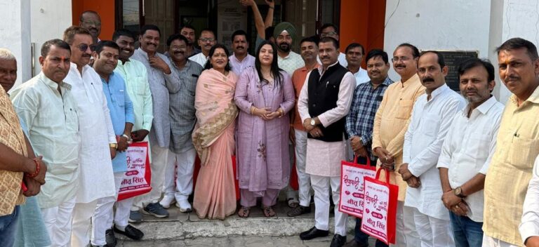 जिलाध्यक्ष नीतू सिंह ने भाजपा कार्यालय पर कार्यकर्ताओं संग मनाई दीपावली