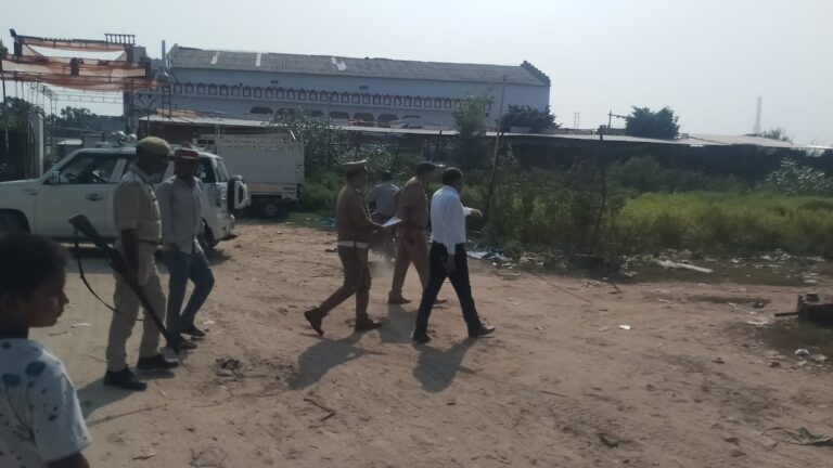 महराजगंज महोत्सव को लेकर प्रशासन सतर्क, उपजिलाधिकारी व क्षेत्राधिकारी सदर ने किया यातायात व्यवस्था का निरीक्षण