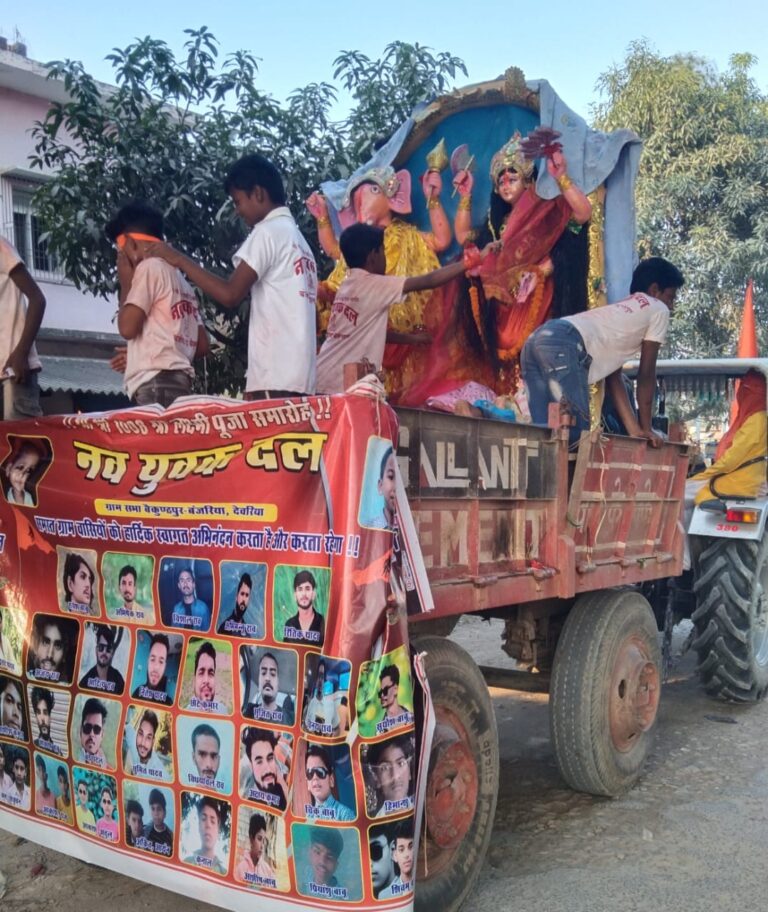 लक्ष्मी-गणेश की प्रतिमाओं का धूमधाम से हुआ विसर्जन