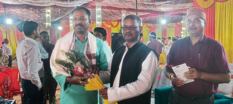 “राष्ट्रपति शिक्षक सम्मान से सम्मानित डॉ. अमित कुमार द्विवेदी का पैतृक गांव में भावपूर्ण स्वागत, समाज में प्रेरणा की मिसाल”