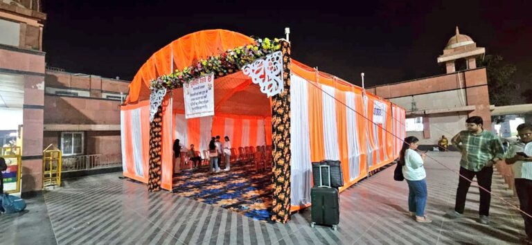 बलिया रेलवे स्टेशन पर छठ यात्रियों के लिए व्यापक सुरक्षा और सुविधा प्रबंध, 24 घंटे मॉनिटरिंग
