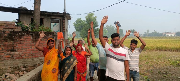 “फुलेलपुरा में नारकीय हालात: टूटी सड़कें, गंदगी के ढेर—मजबूरी में सड़क पर उतरे लोग”