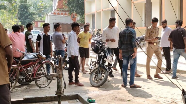सलेमपुर-मैरवा मुख्य मार्ग पर दिनदहाड़े अपराधियों ने की वारदात को अंजाम देने की कोशिश,