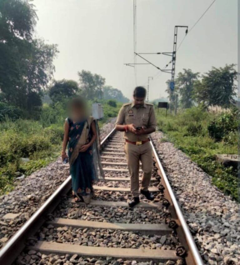 फरेंदा में आरक्षी आलोक सिंह की मानवीय पहल से बची महिला की जान, बनी संवेदनशील पुलिसिंग की मिसाल