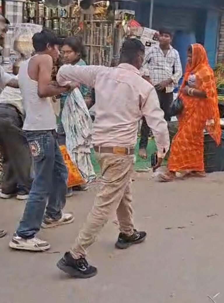सलेमपुर बाजार में युवक को चोरी के आरोप में पीटा, कोतवाली पहुंचा मामला