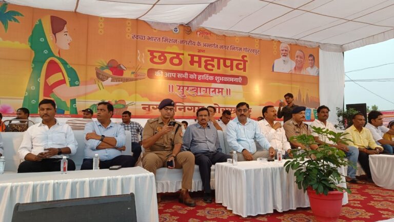 आस्था और श्रद्धा के सागर में डूबा गोरखपुर