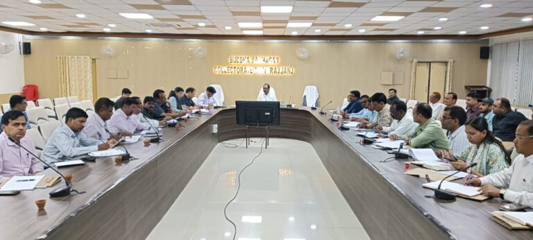 निपुण भारत मिशन की समीक्षा बैठक में डीएम ने दिए सख्त निर्देश