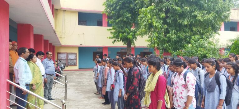 🕊️ मौन में सिमटी संवेदनाएँ: बरहज महाविद्यालय में पूर्व प्राचार्य डॉ. उपेंद्र प्रसाद को दी गई श्रद्धांजलि