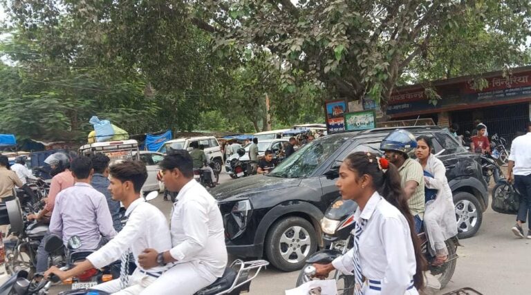 सिंदुरिया में ट्रैफिक जाम बनी बड़ी समस्या, आमजन बेहाल