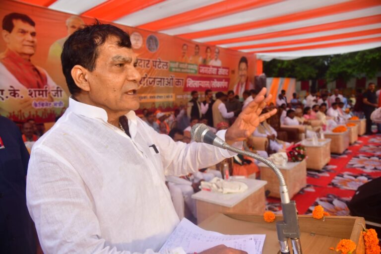मऊ के विकास में कोई कोर-कसर नहीं छोड़ी जाएगी: एके शर्मा
