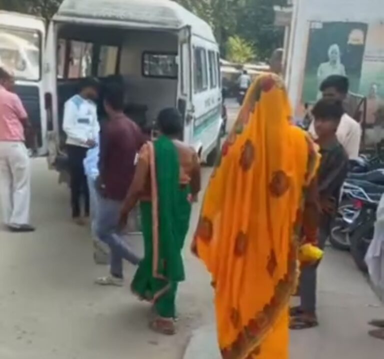 भाटपाररानी में दीवार ढहने से मासूम की मौत, बहन गंभीर — सुकवा गांव में मचा कोहराम