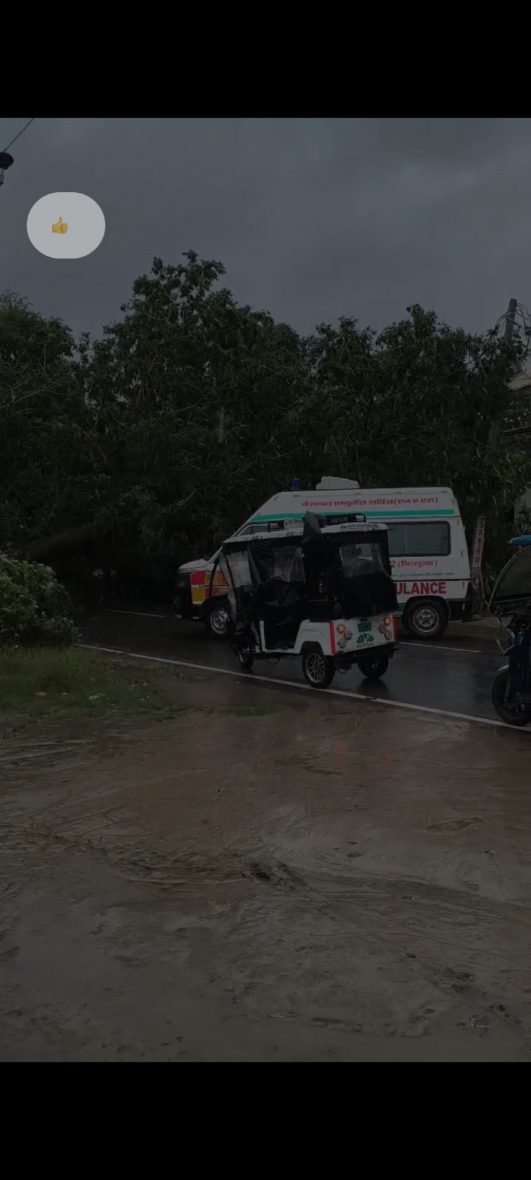 मदनपुर समेत कई रास्ते बंद, एंबुलेंस फंसने से मरीज के साथ तीमारदारों की जान हलक में फसी
