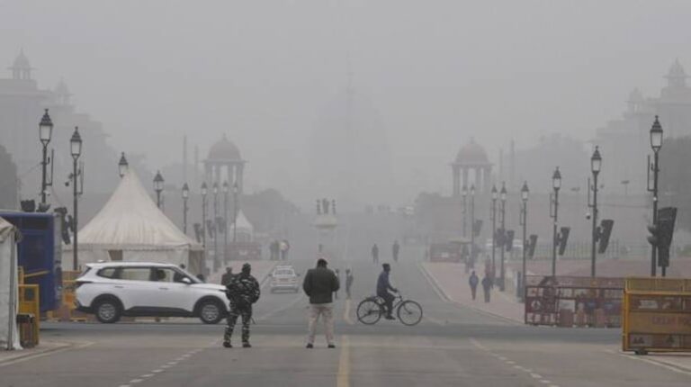 तापमान में गिरावट, बारिश-बर्फबारी का दौर शुरू! जानें कहां होगी भीषण ठंड की शुरुआत