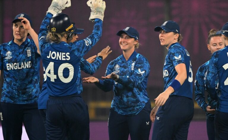 IND W vs ENG W: इंग्लैंड ने भारत को हराकर अंकतालिका में मचाया धमाल, टीम इंडिया की सेमीफाइनल उम्मीदों पर संकट