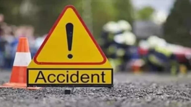 सड़क हादसा: बाइक सवार गंभीर रूप से घायल, अनियंत्रित पार्किंग बनी वजह