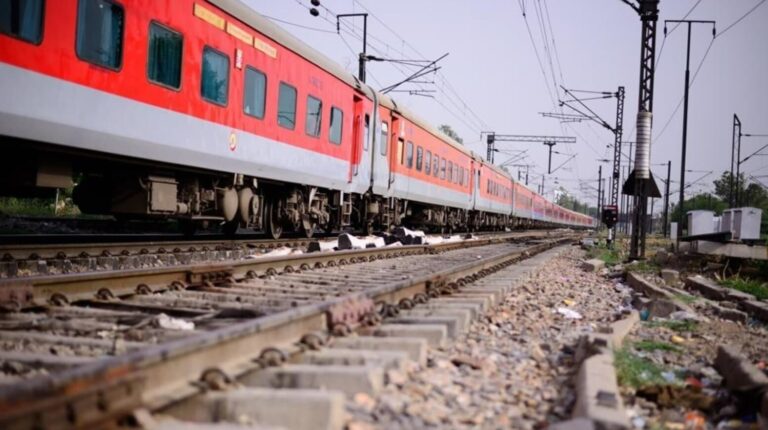 ट्रेन हादसे में सूरत से घर लौट रहे युवक की मौत