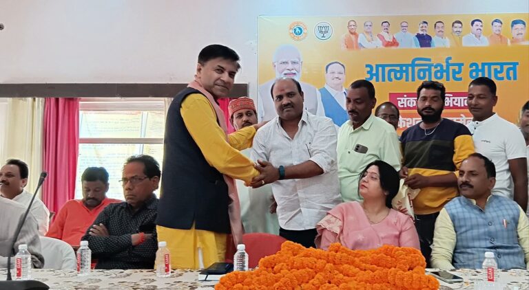 प्रोफेशनल मीट में आत्मनिर्भर भारत का संकल्प, स्थानीय संसाधनों के उपयोग पर जोर