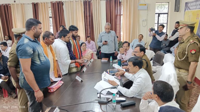 12 साल से लंबित वरासत का एक घंटे में निस्तारण, लेखपाल निलंबित, कानूनगो को प्रतिकूल प्रविष्टि