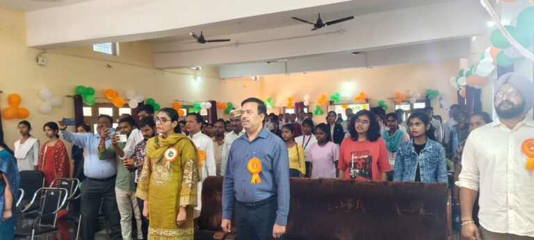 युवा सांस्कृतिक कार्यक्रम में ‘‘वंदेमातरम‘‘ गायन रहा आकर्षण का केन्द्र