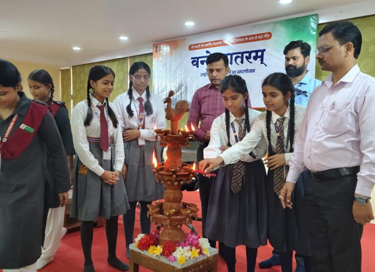 वंदे मातरम्” के 150 वर्ष : राजकीय बौद्ध संग्रहालय में छायाचित्र प्रदर्शनी एवं सामूहिक गायन कार्यक्रम सम्पन्न