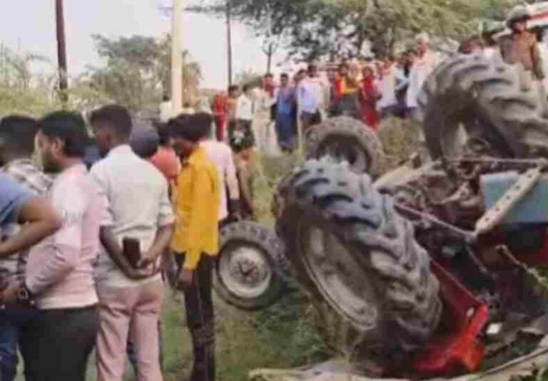 तेज रफ्तार ट्रैक्टर अनियंत्रित होकर पलटा, एक की मौत, एक घायल