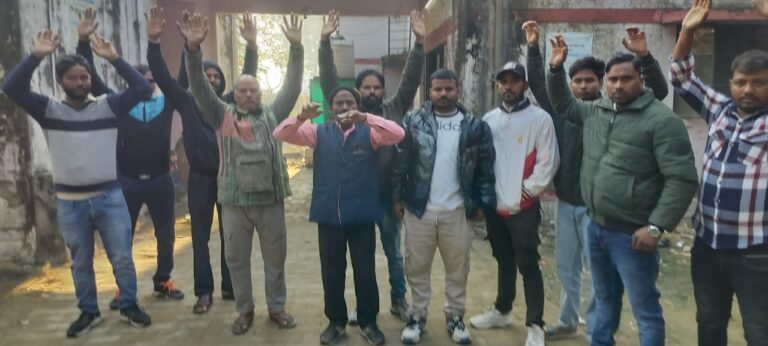 नवजात की मौत पर परिजनों का हंगामा, चिकित्सकों पर लापरवाही का आरोप