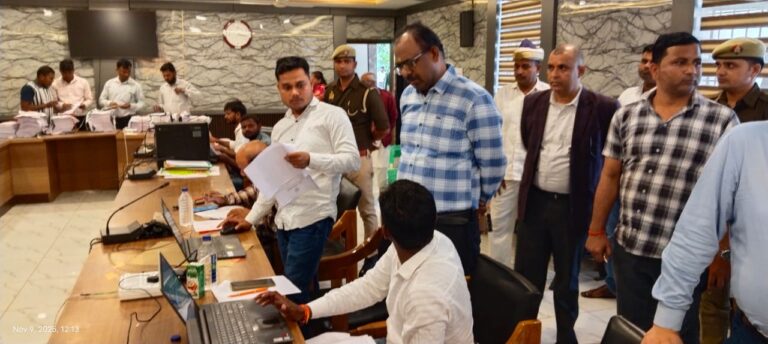 मतदाता सूची अपलोड में लापरवाही पर डीएम सख्त, शिथिलता पर जताई नाराजगी