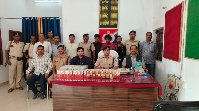 RPF की बड़ी सफलता: मौर्या एक्सप्रेस में तीन शराब तस्कर गिरफ्तार, 44 हजार की अंग्रेजी शराब बरामद!