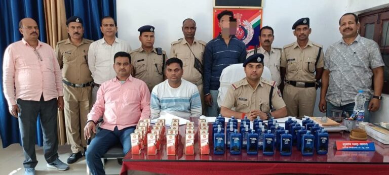 ट्रेन में चल रही थी अंग्रेजी शराब की तस्करी, आरपीएफ की संयुक्त टीम ने दबोचा तस्कर