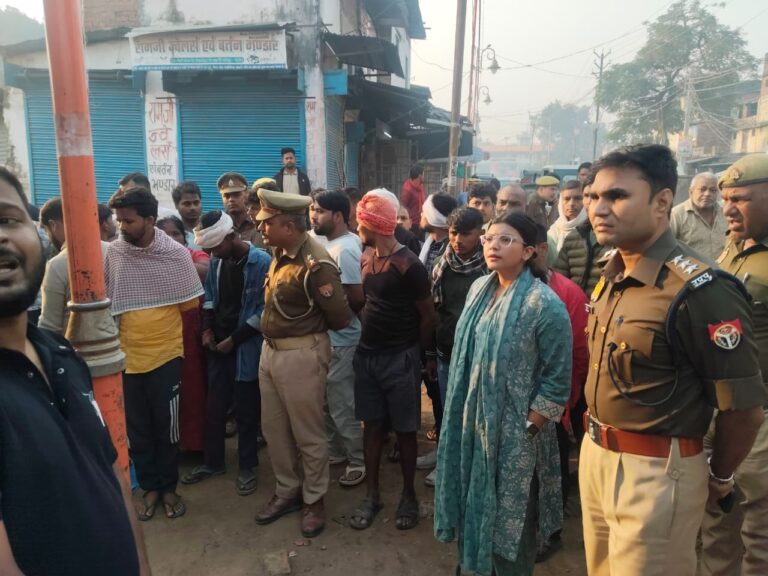 सलेमपुर सब्जी मंडी में प्रशासन की बड़ी कार्रवाई, सड़क से हटाया गया अतिक्रमण — एसडीएम बोलीं, “अब नहीं चलेगी अव्यवस्था!”
