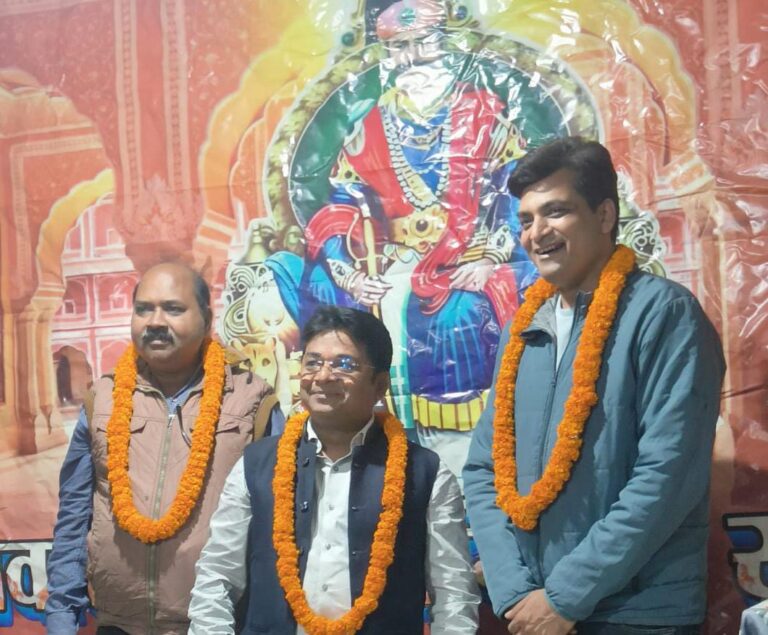 बरनवाल सेवा समिति के प्रवीण अध्यक्ष व विनय बने महामंत्री