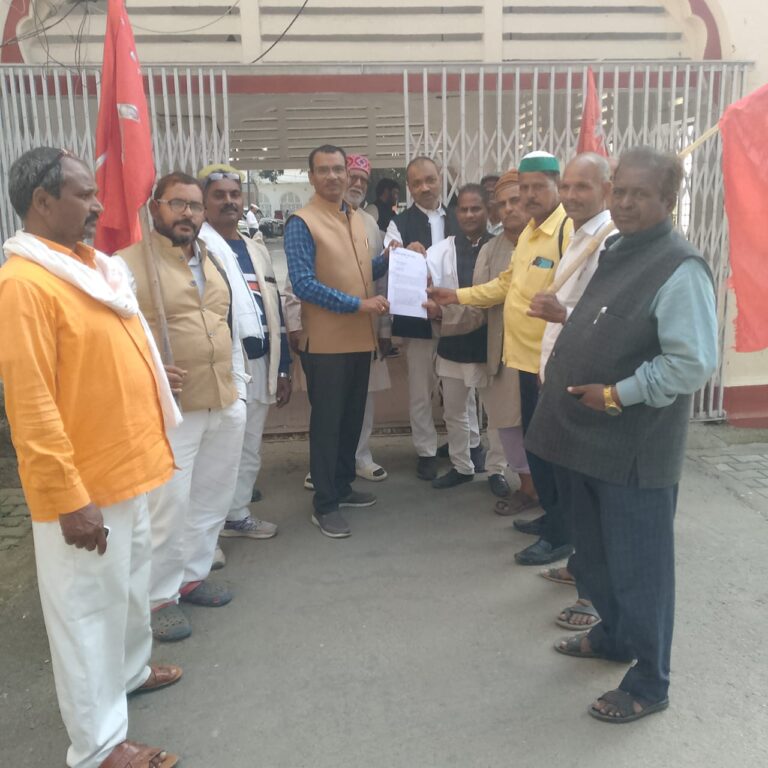 भाकपा ने समस्याओं को लेकर राष्ट्रपति को सम्बोधित ज्ञापन डीएम को सौपा