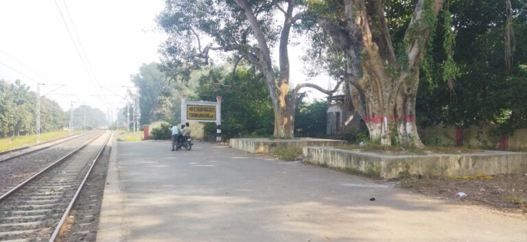 विकास की दौड़ से बरहज रेलवे स्टेशन कोशो दूर