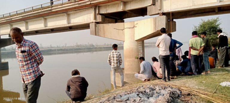 रामगंगा पुल पर गड्ढों ने बढ़ाया खतरा