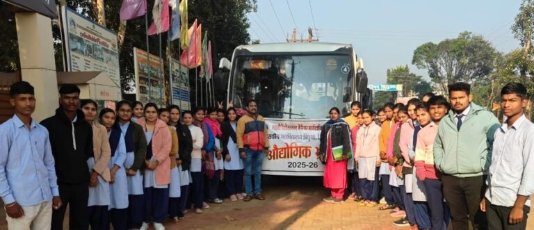विद्यार्थियों ने किया औद्योगिक प्रक्रियाओं का अध्ययन, मिला व्यावहारिक ज्ञान