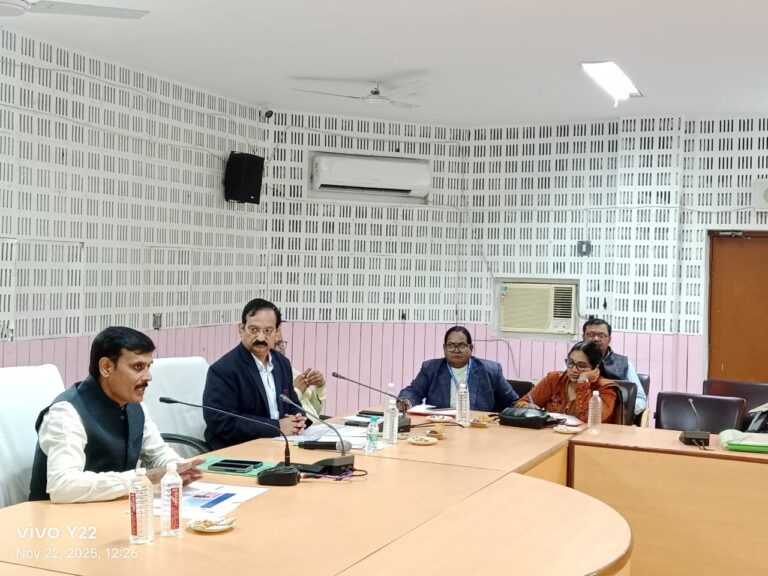 स्वास्थ्य समिति की बैठक में डीएम सख्त,मातृ मृत्यु दर घटाने व आयुष्मान कार्ड अभियान तेज करने के निर्देश