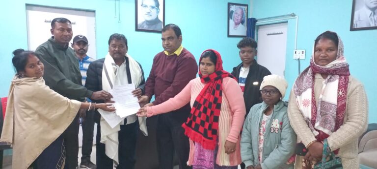 थैलेसीमिया पीड़ितों के परिजन एवं रक्तवीरों का प्रतिनिधिमंडल पूर्व मंत्री बंधु तिर्की से मिला