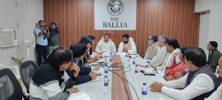 विकास कार्यों की समीक्षा बैठक में गरजे प्रभारी मंत्री, अफसरों को दिए सख्त निर्देश