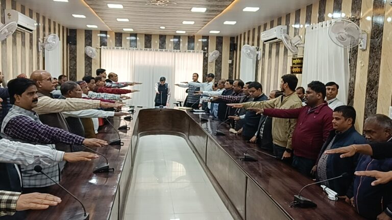 संविधान दिवस पर एडीएम ने दिलाई उद्देशिका की शपथ